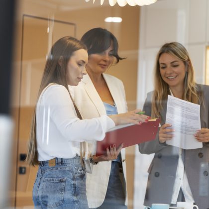 medium-shot-smiley-women-working-together